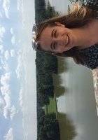 A photo of Elizabeth, a tutor from Carleton College