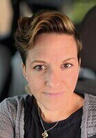 Online Middle School History tutor named Amber