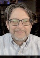 Online IB Visual Arts tutor named Kelly