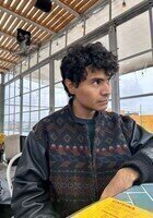 Online Thesis Writing tutor named David