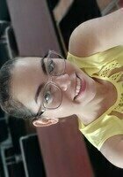 Online Marketing tutor named Isnay