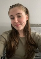 Online Middle School English tutor named Daria