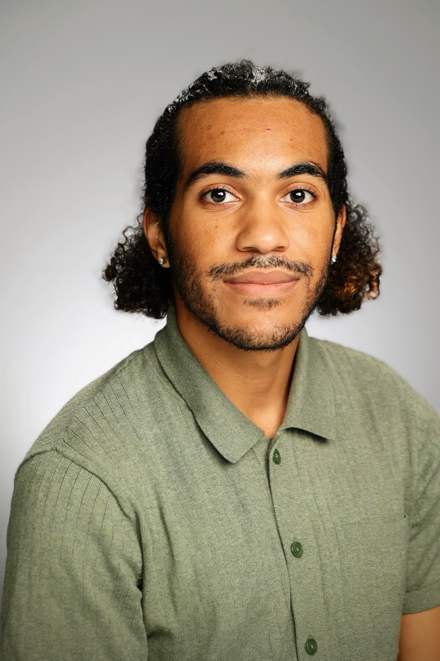 A photo of Donovan, a tutor from University of Maryland-College Park