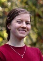 A photo of Sophie, a tutor from Lewis & Clark College