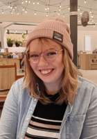 Online World Literature tutor named Julia