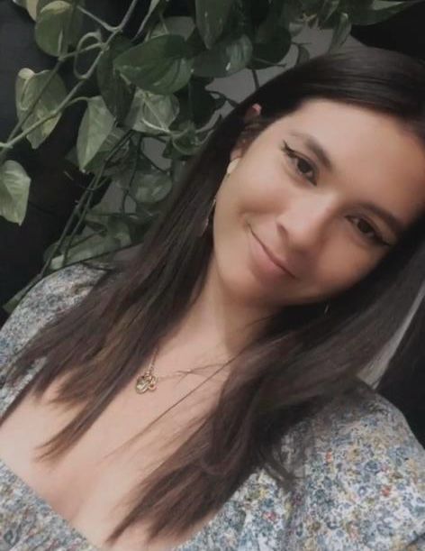 Online Poetry tutor named Maria Fernanda