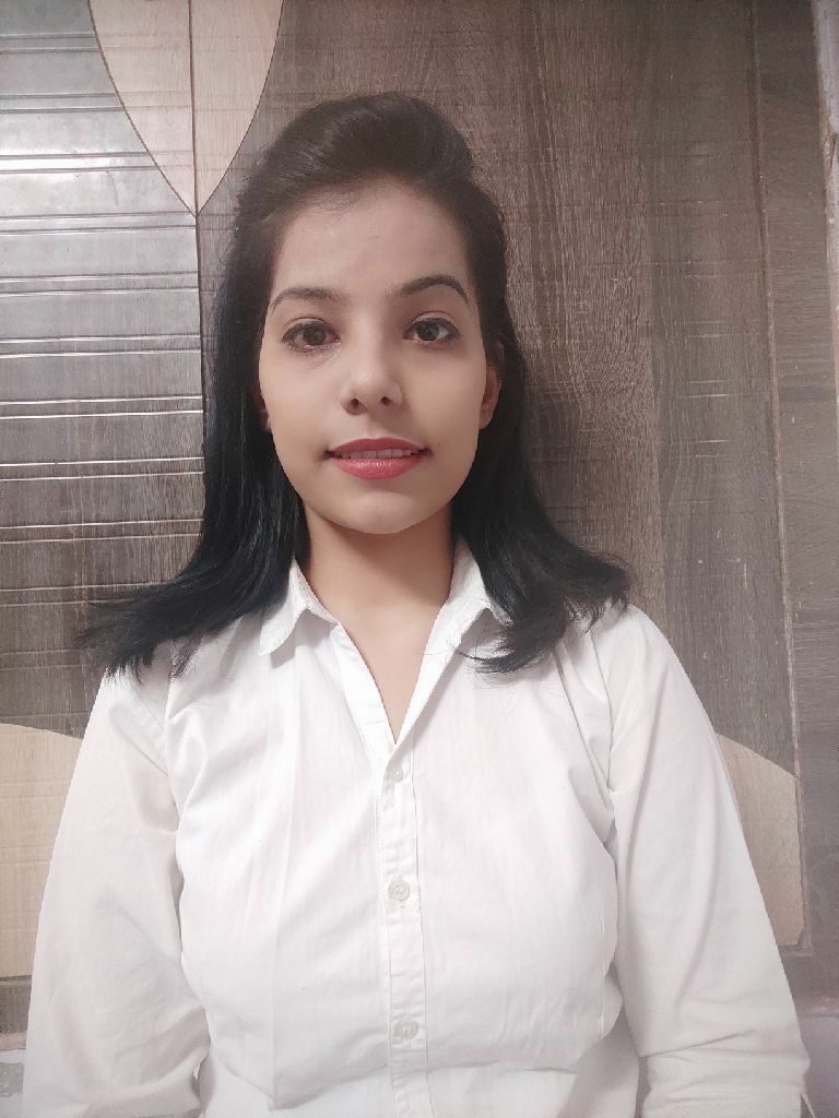 Online UK A Level Mathematics tutor named Komal