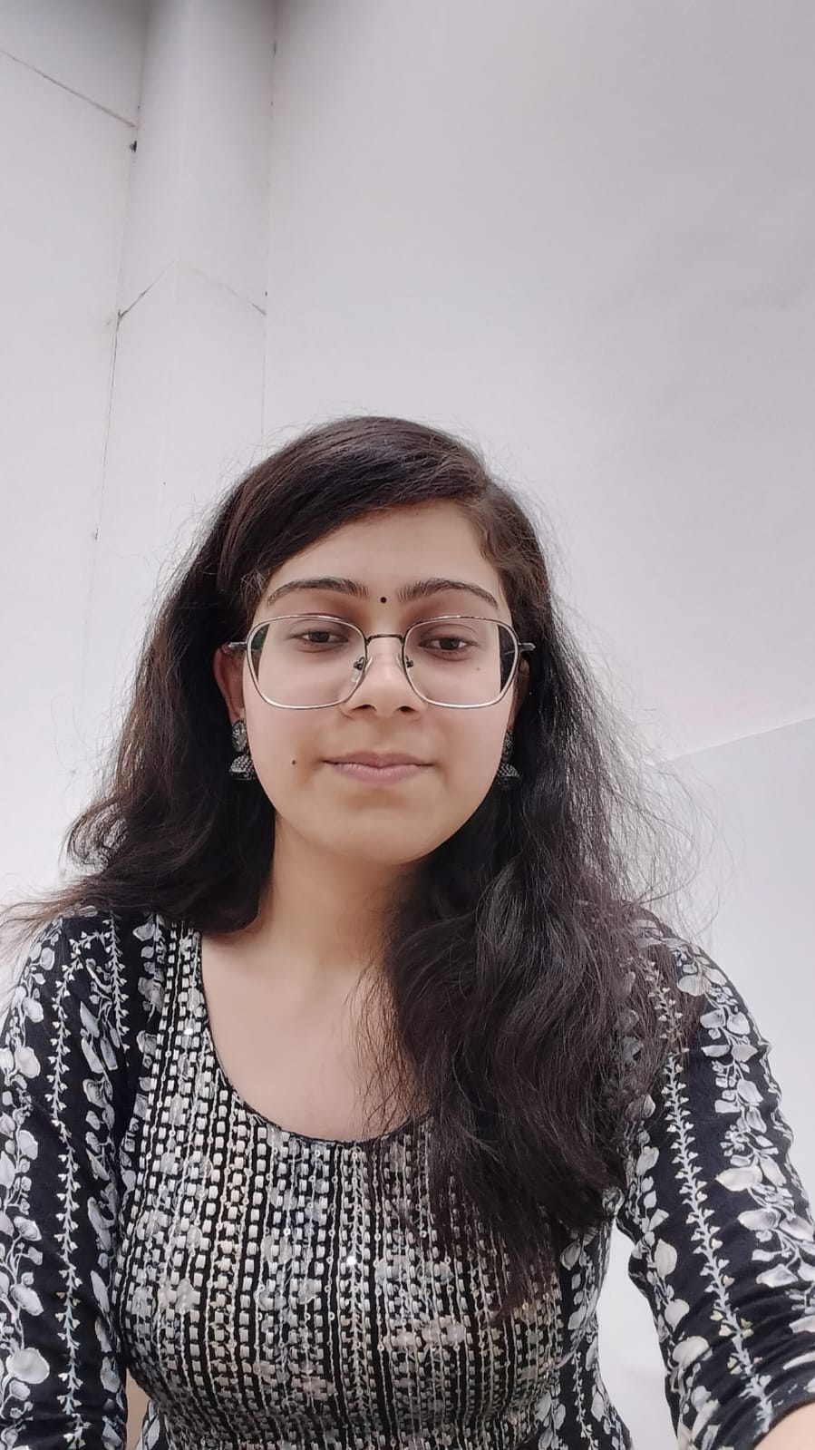 Online Microeconomics tutor named Deeksha