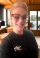 Online Theatre tutor named Elle