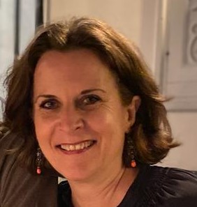 Online IB French tutor named Isabelle