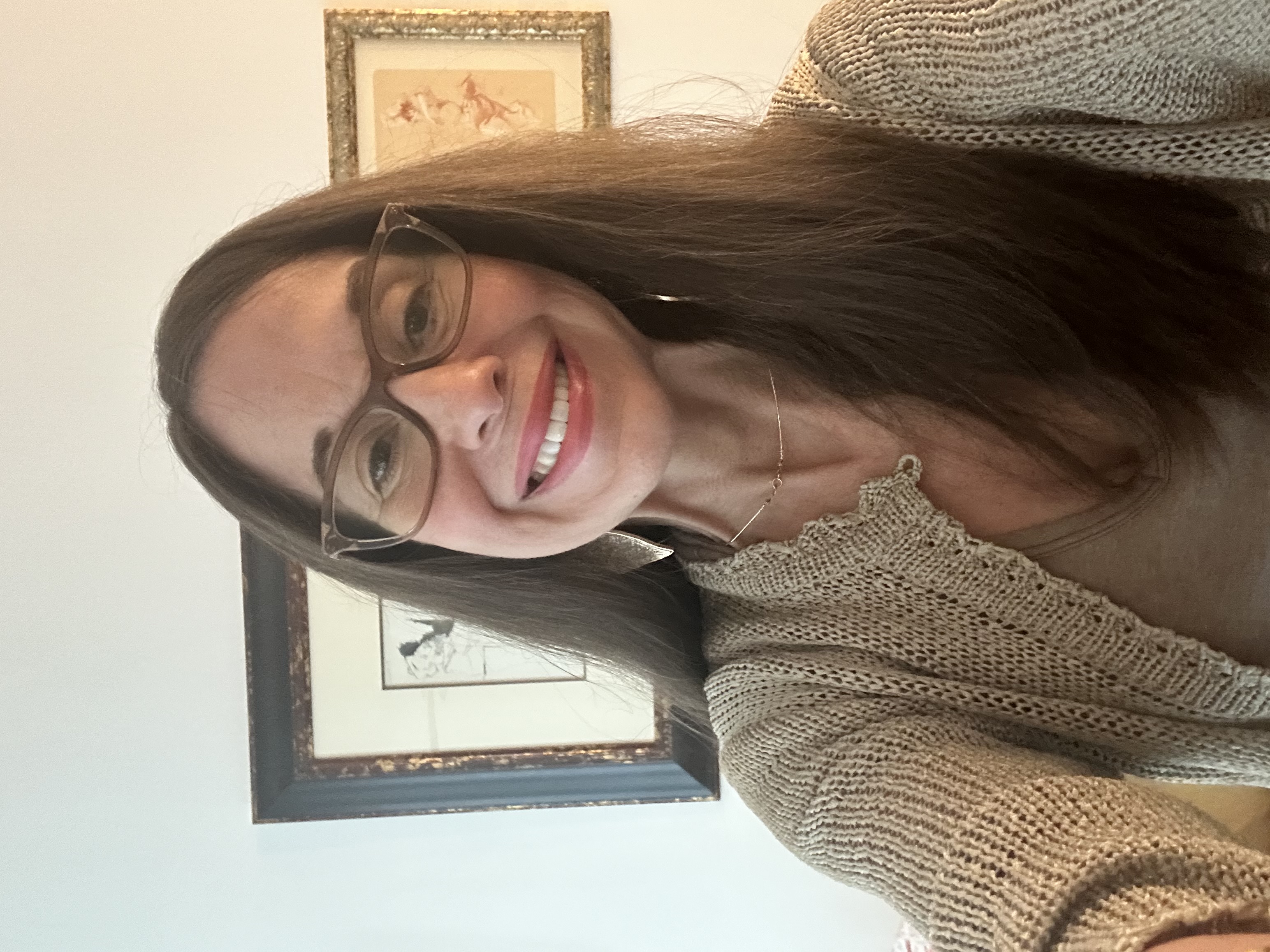 Online Fine Arts tutor named Dovey