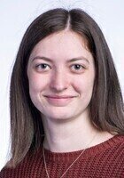 Online Grade 11 Physics tutor named Amelia