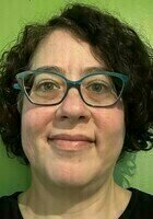 A photo of Karen, a tutor from Oberlin College