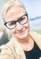 A photo of Annette, a tutor from University of London