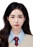 A photo of Yi, a tutor from University of British Columbia