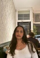 A photo of Varshita, a tutor from Virginia Commonwealth University