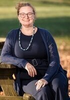 Online Journalism tutor named Lindsay