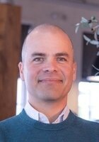 Online Architecture tutor named Carlos